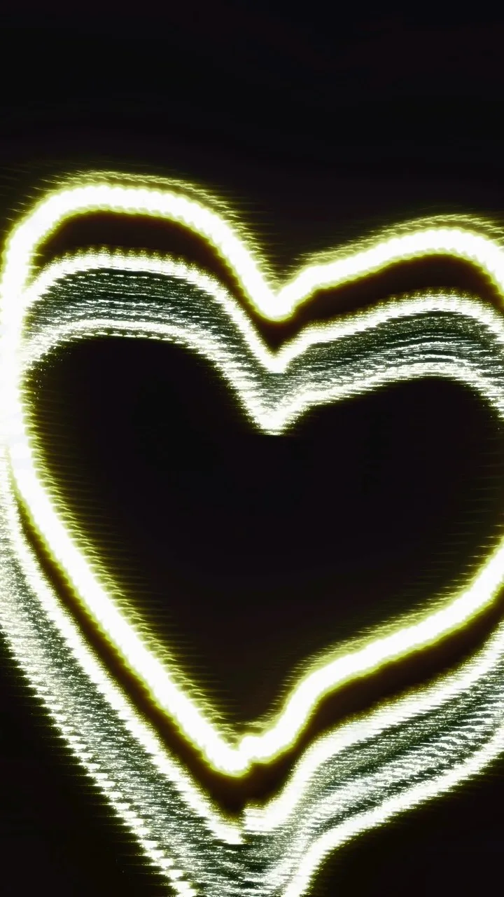 Light-drawn heart from a ToddWaxStudios Instagram reel